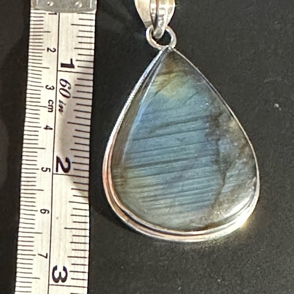 924 Laborite Crystals - Picture 2 of 7